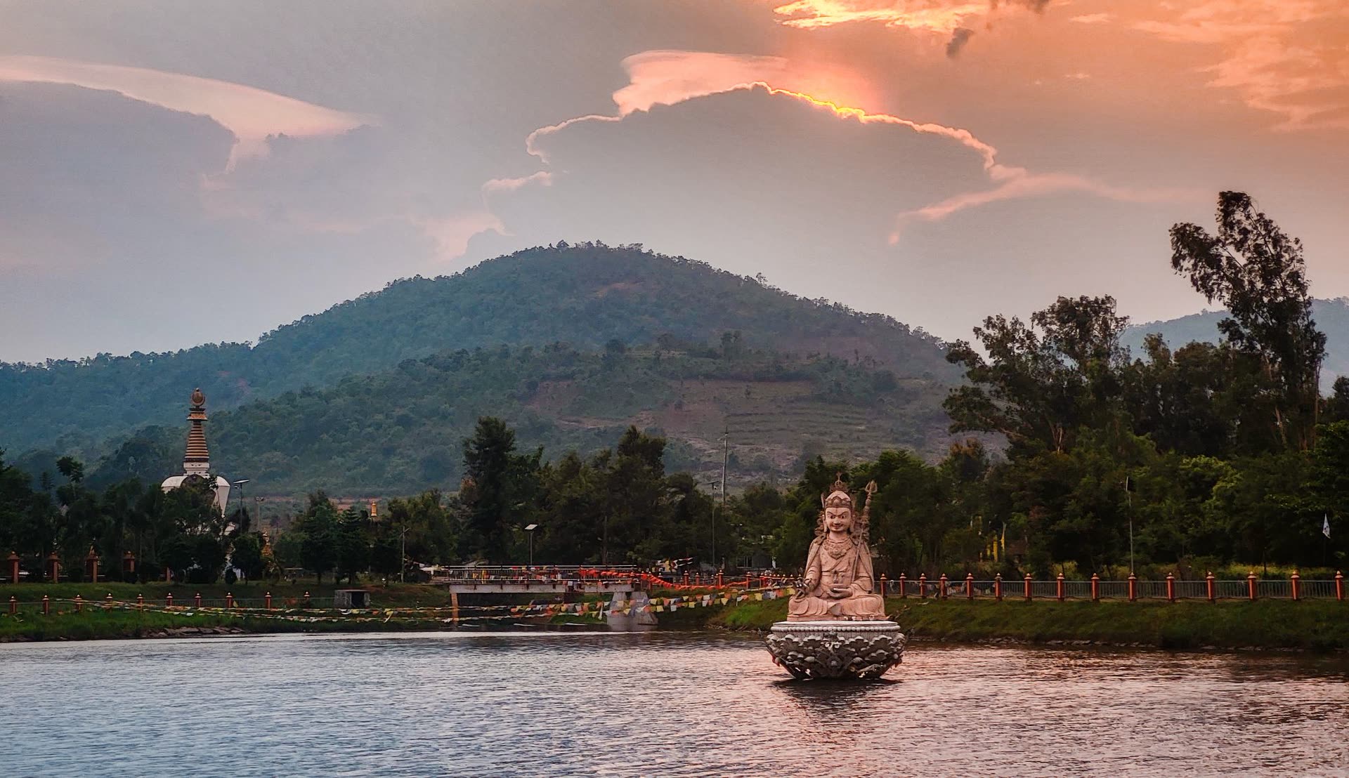 Guru Rinpoche statue on the lake at the settlement